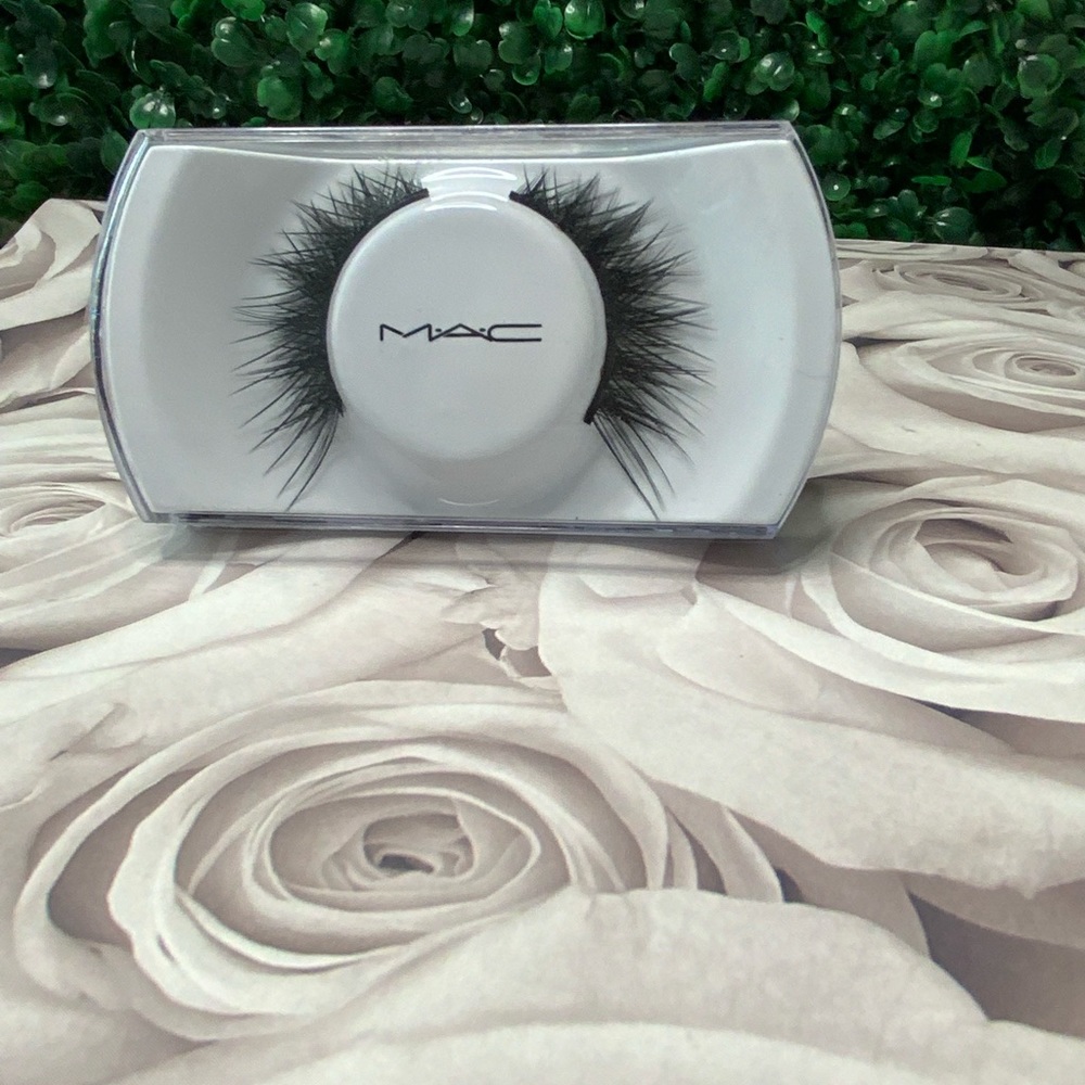 MAC cosmetics lashes #70